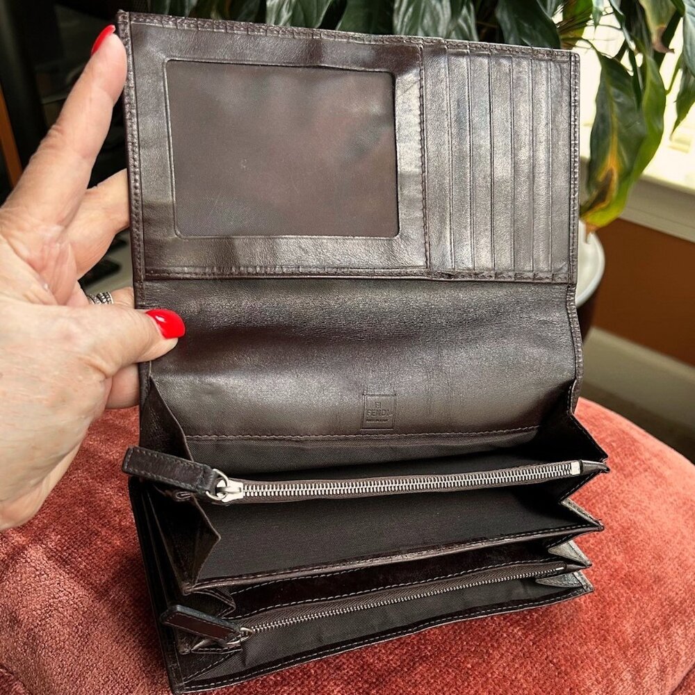 FENDI Zucca Large Clutch Wallet Tobacco Black - Picture 10 of 11
